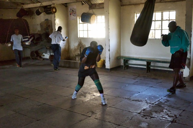 Keňania si myslia, že box je len pre mužov. Boxerka sa vraj zmení na chlapa.
