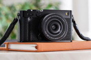 Fujifilm predstavuje bezzrkadlovku X-E5 a pancake objektív XF 23/2,8