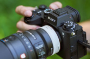 Prvý profesionálny makroobjektív Sony FE 100 mm F2,8 Macro GM OSS