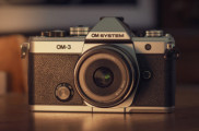 OM System OM-3 - moderna prevlečená za retro