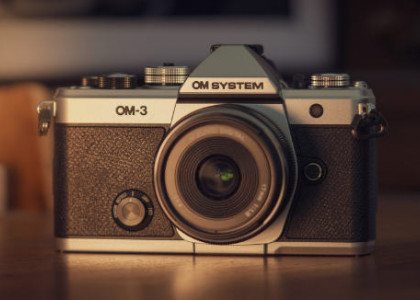 OM System OM-3 - moderna prevlečená za retro