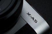 Nový FUJIFILM X-A5 - najmenší a najľahší digitálny fotoaparát rady X a nový objektív FUJINON