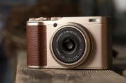 Nový kompaktný fotoaparát Fujifilm XF10 predstavený