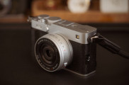 Fujifilm X-E5 - zo zakríknutého suverénom