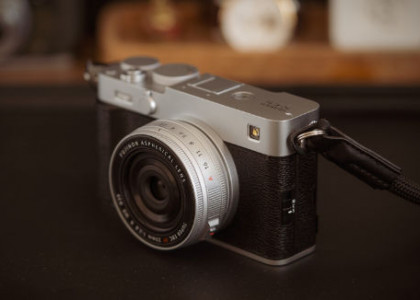 Fujifilm X-E5 - zo zakríknutého suverénom