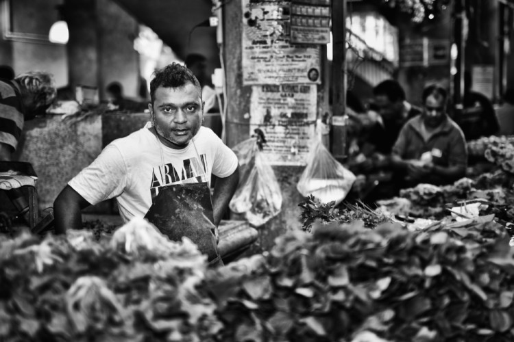 Predavač v Port Louis central market 3