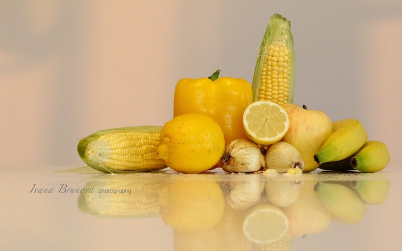 eating in yellow