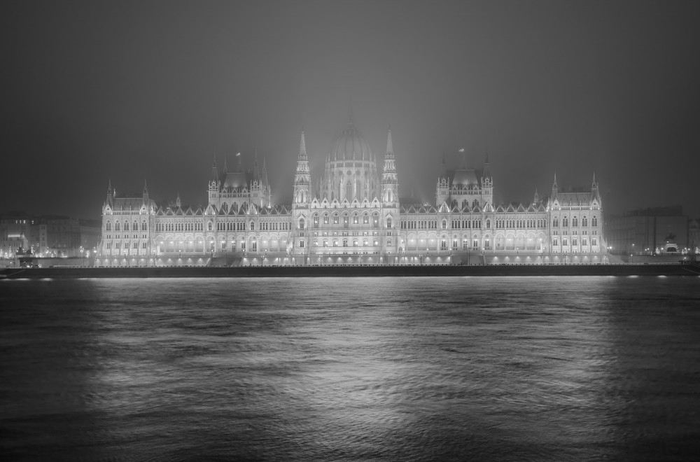 Parlament v hmle