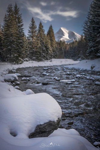 Rieka Belá. Kriváň. Vysoké Tatry.