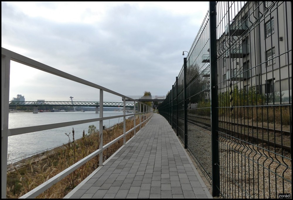 Chodník pri Dunaji