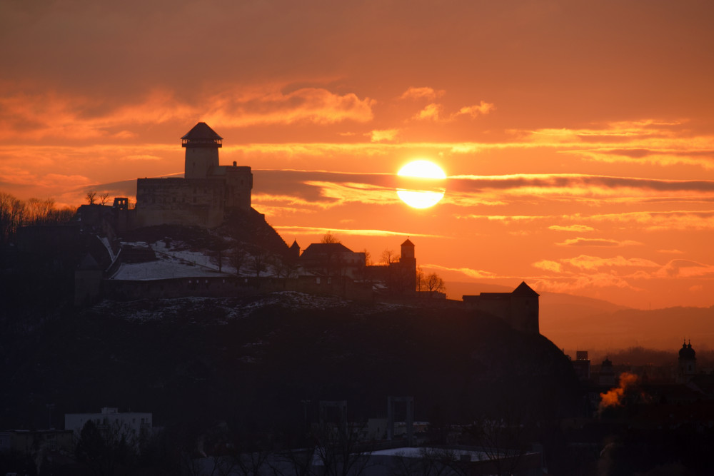 Západ slnka nad Trenčianskym hradom