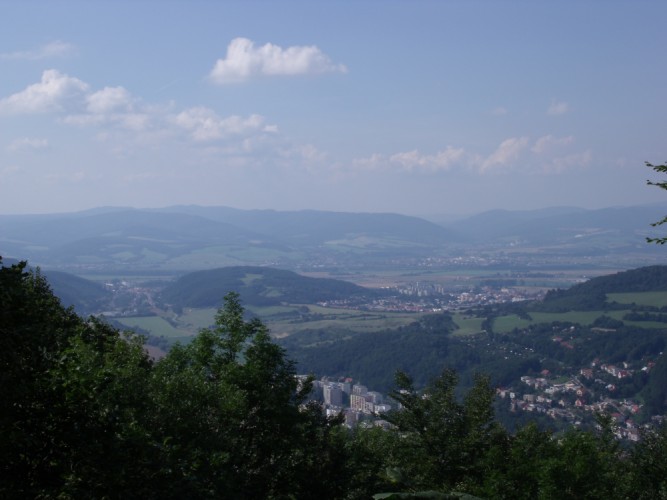 Klepáč 575 m. n. m. Trenčianske Teplice; do údolia Váhu