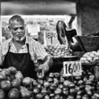 Predavač v Port Louis central market 4