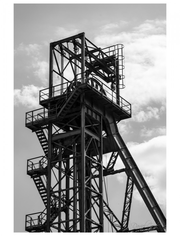 Nova shaft hoisting tower