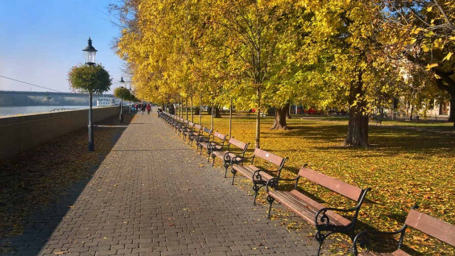 jeseň na nábreží Dunaja