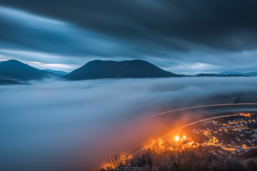 * Noc nad Podhradím *