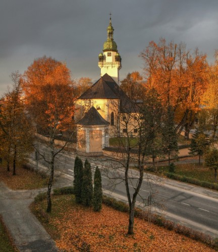 Jeseň, Kostol, Krajina