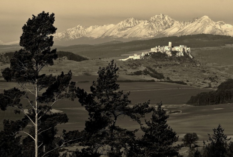 Spišský hrad a Tatry ... Naše dominanty ...