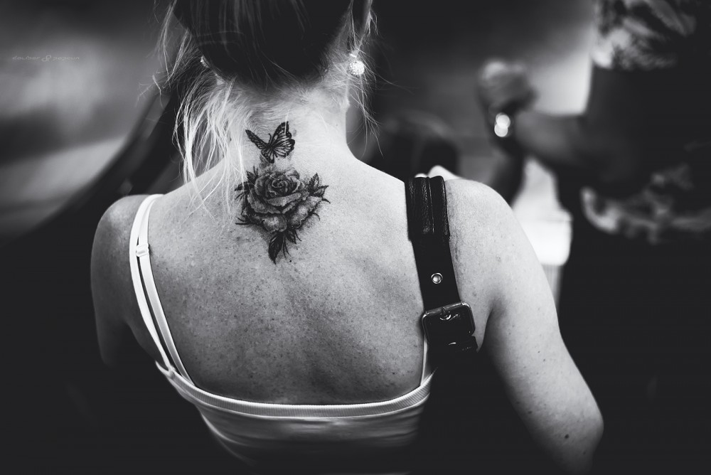 Dievča s tetovanim
