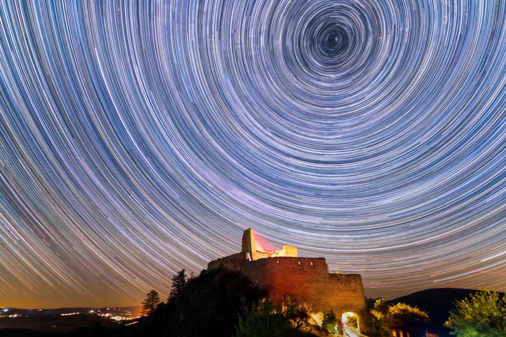 Startrails nad Čachtickým hradom