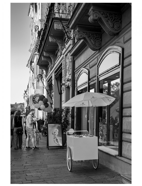 Street B/W