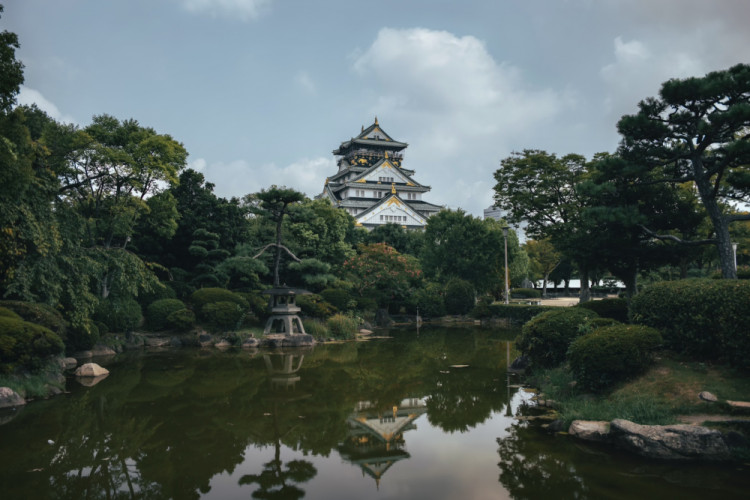 Hrad Osaka: Harmónia architektúry a prírody