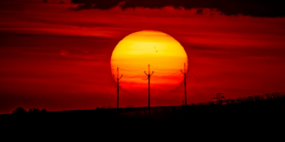 Tři stožáry a slunce