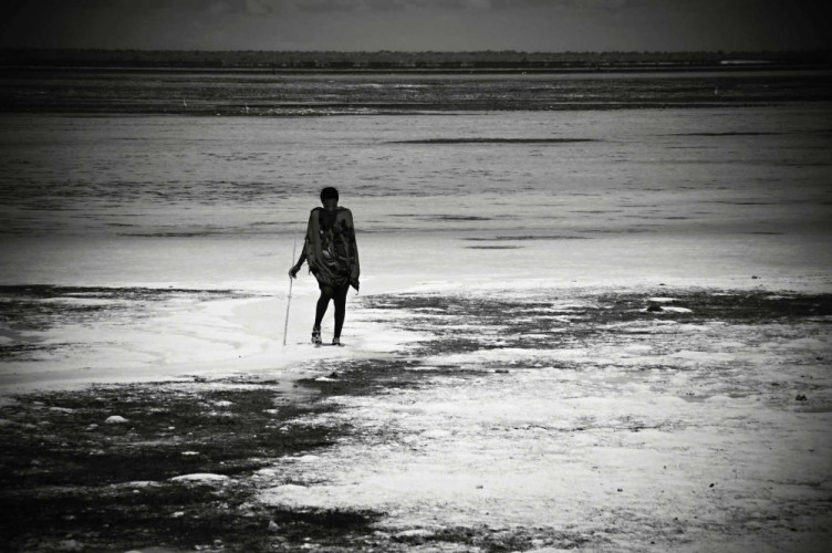 Kráčajúci po pláži