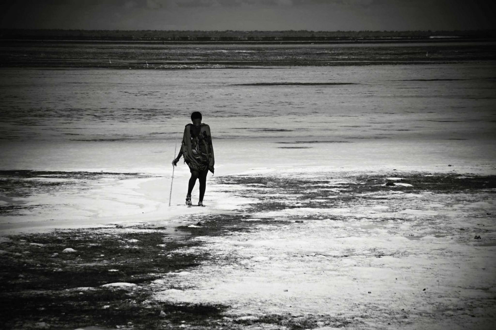 Kráčajúci po pláži