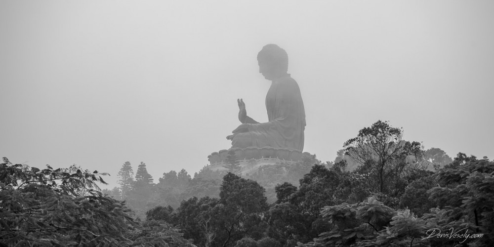 Big Buddha. takmer 300 tonová, 34 metrová socha