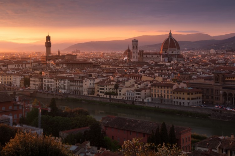 Posledne dotyky svetla nad Florenciou