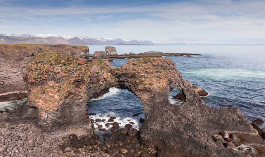 Arnarstapi beach