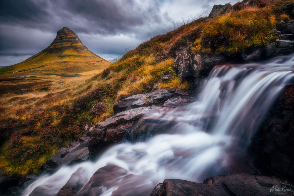 Kirkjufell alebo aj Kostolná Hora, Island.