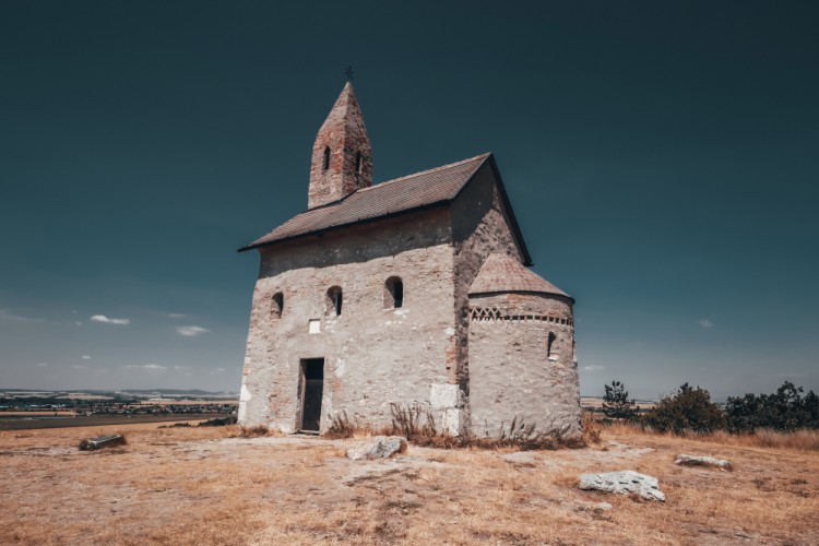 Dražovský kostolík - románsky kostol svätého Michala archanjela)