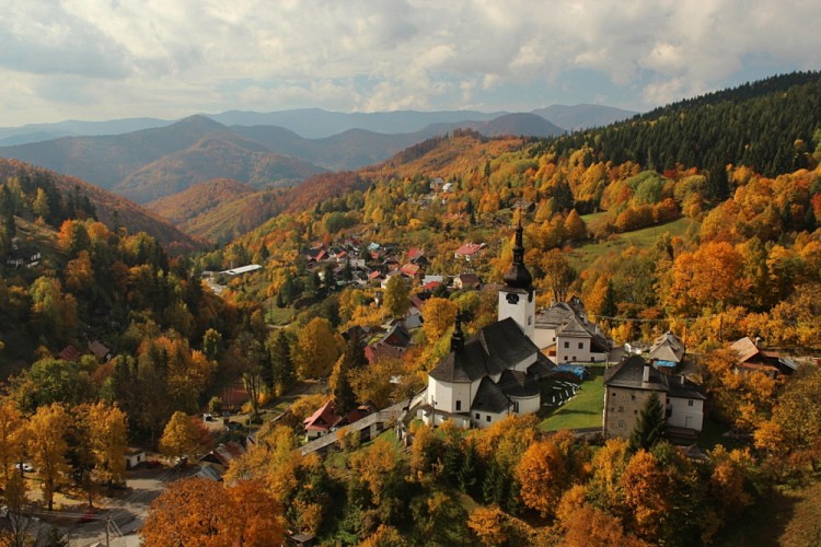 Špania Dolina v jesennom šate