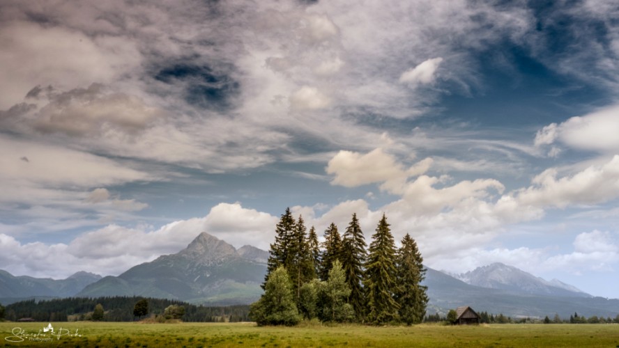 Východná...Čierťaž... v pozadí Vysoké Tatry.