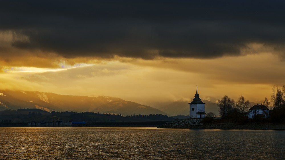 Pochmúrny deň na Liptovskej Mare