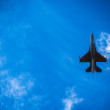 F16