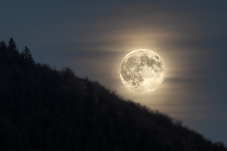 Včerajší superspln