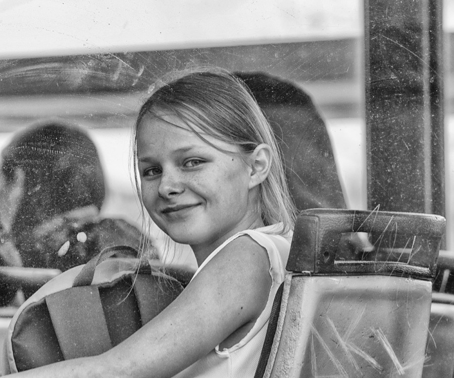 La ragazza con sorriso BN