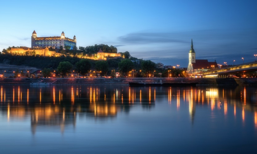 Sviatočný pohľad na Bratislavu 8.mája 2020