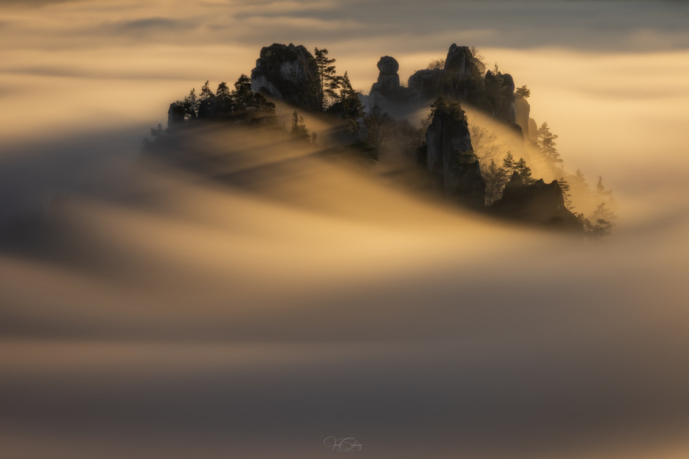 * SÚĽOVSKÝ HRAD *