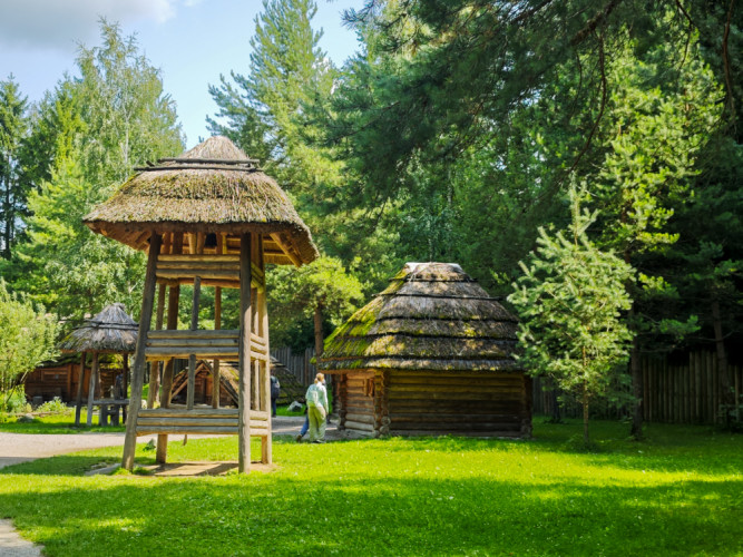 Hradná dedina