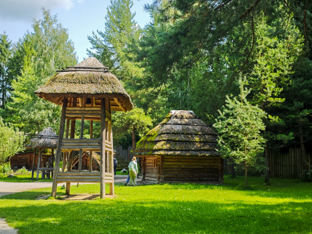 Hradná dedina