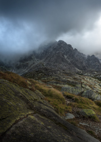 Ponorený v oblakoch