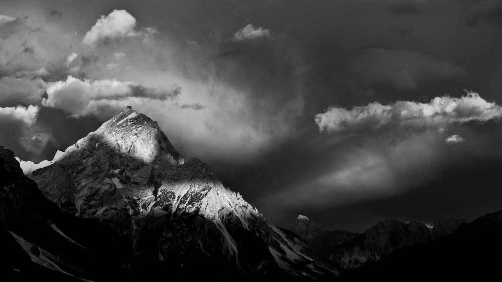 Monte Antelao po búrke, BW