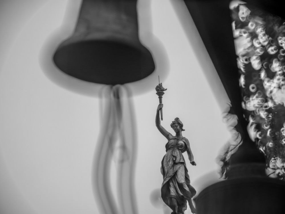 Aurora – Zornička s pochodňou v ruke.