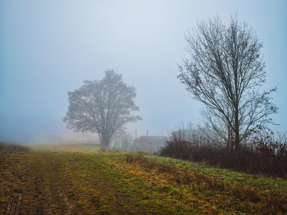 Hmla predomnou hmla za mnou