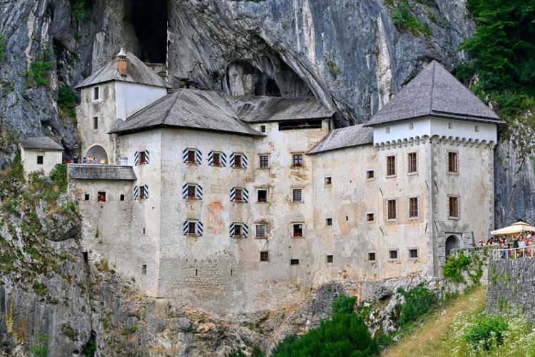 Hrad v skale