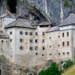 Hrad v skale